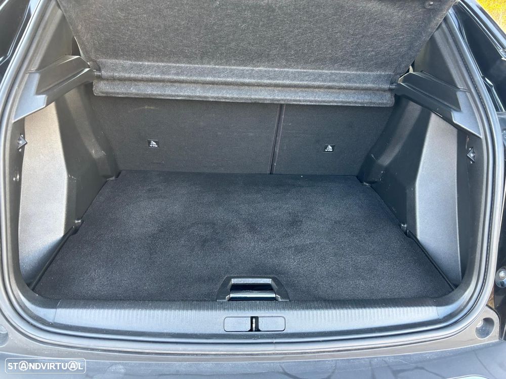 Peugeot e-2008 50 kWh Active Pack - 9