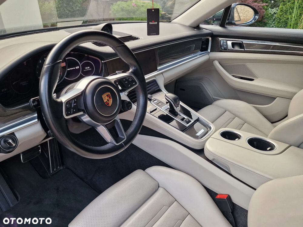 Porsche Panamera 4S - 7