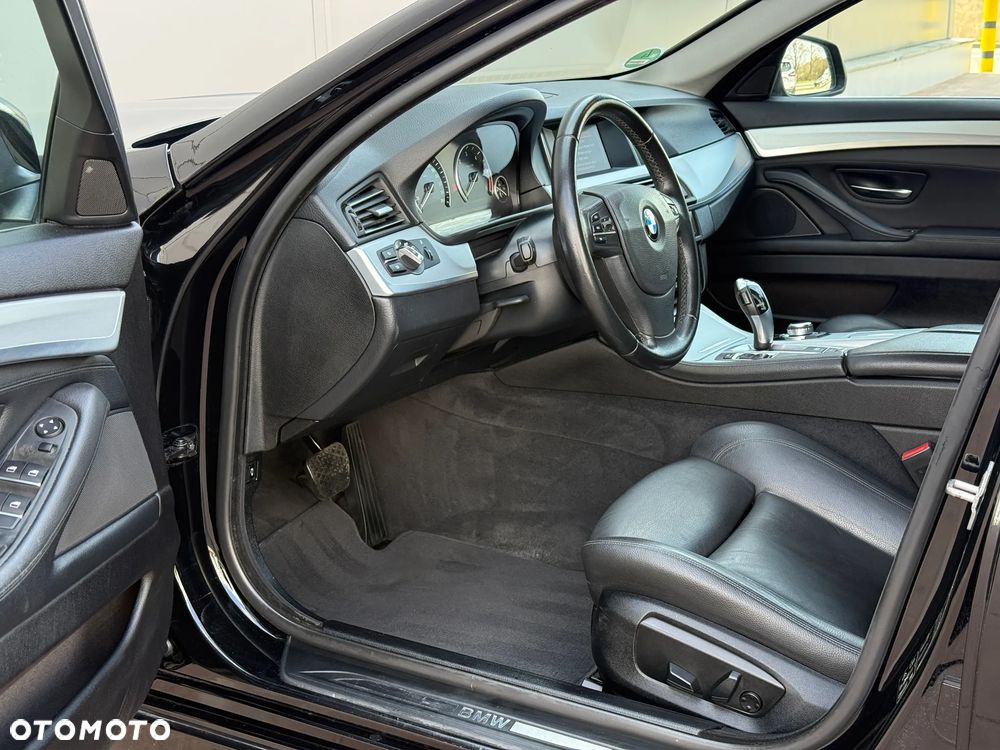 BMW Seria 5 520d xDrive - 11