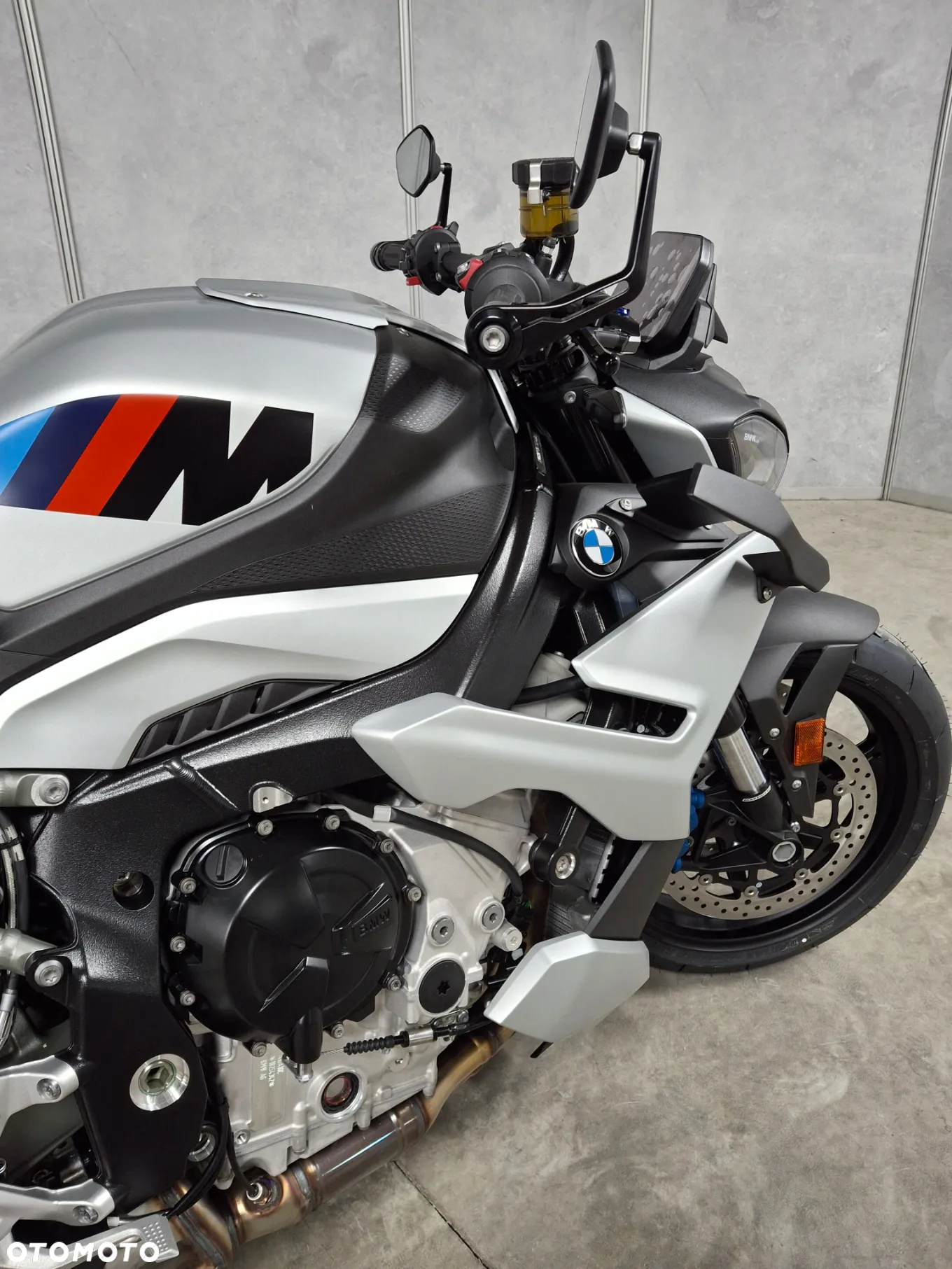 BMW S - 7