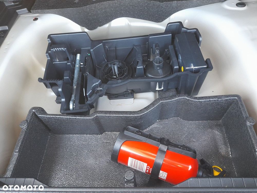 Peugeot 2008 1.2 PureTech Allure S&S EAT8 - 22
