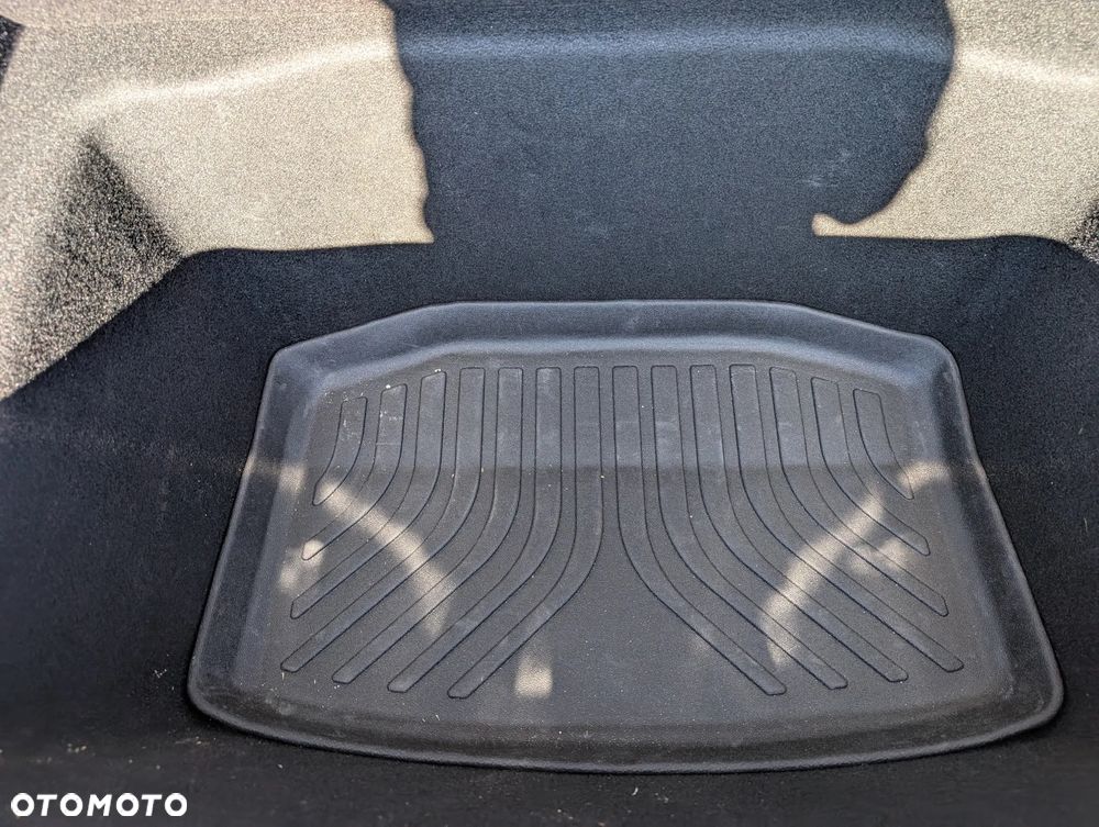 Tesla Model 3 Performance AWD - 12