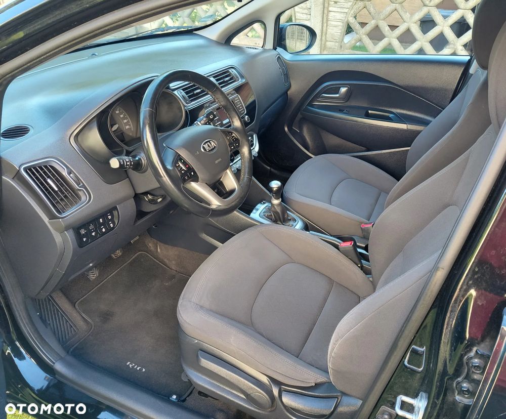Kia Rio - 12