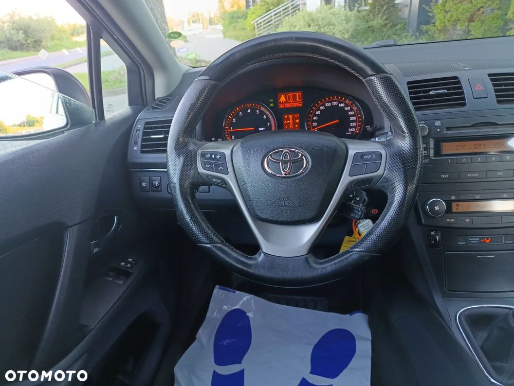 Toyota Avensis 1.6 Life - 12