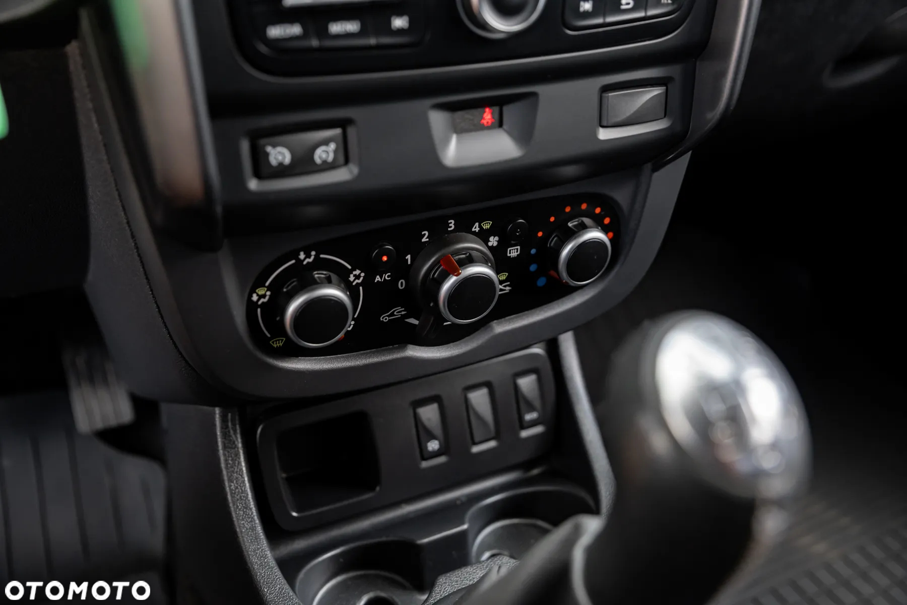 Dacia Duster 1.6 SCe Laureate S&S - 30