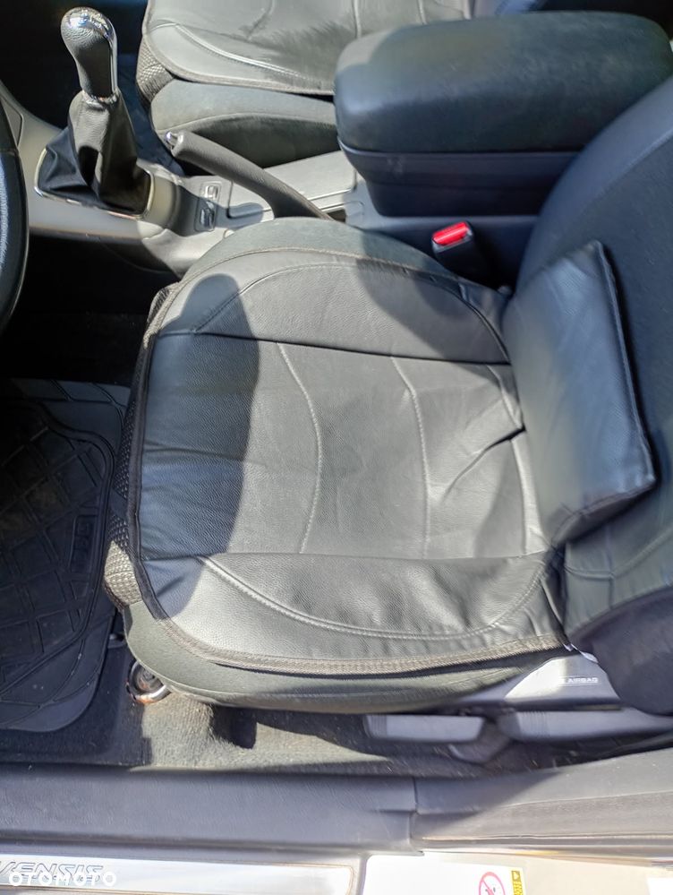 Toyota Avensis - 18