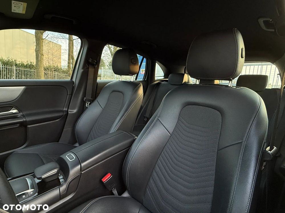 Mercedes-Benz GLA 200 - 12