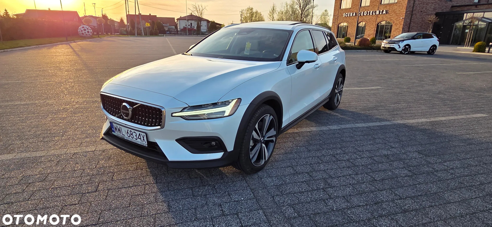 Volvo V60 Cross Country B5 B AWD Plus - 2