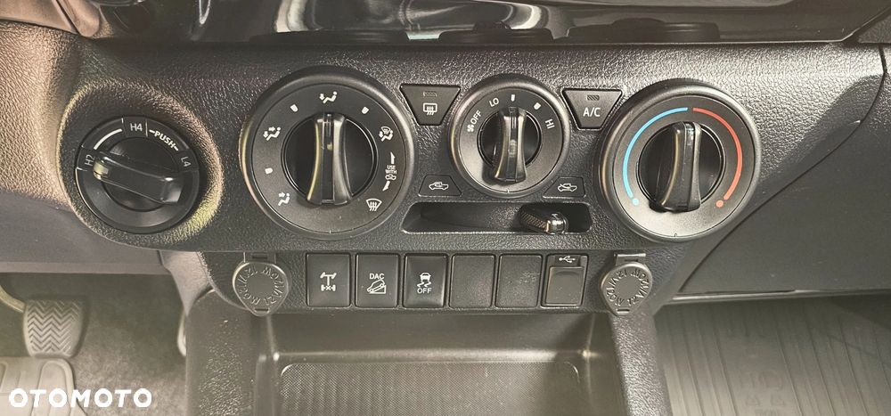 Toyota Hilux 4x4 Double Cab S&S Comfort - 29