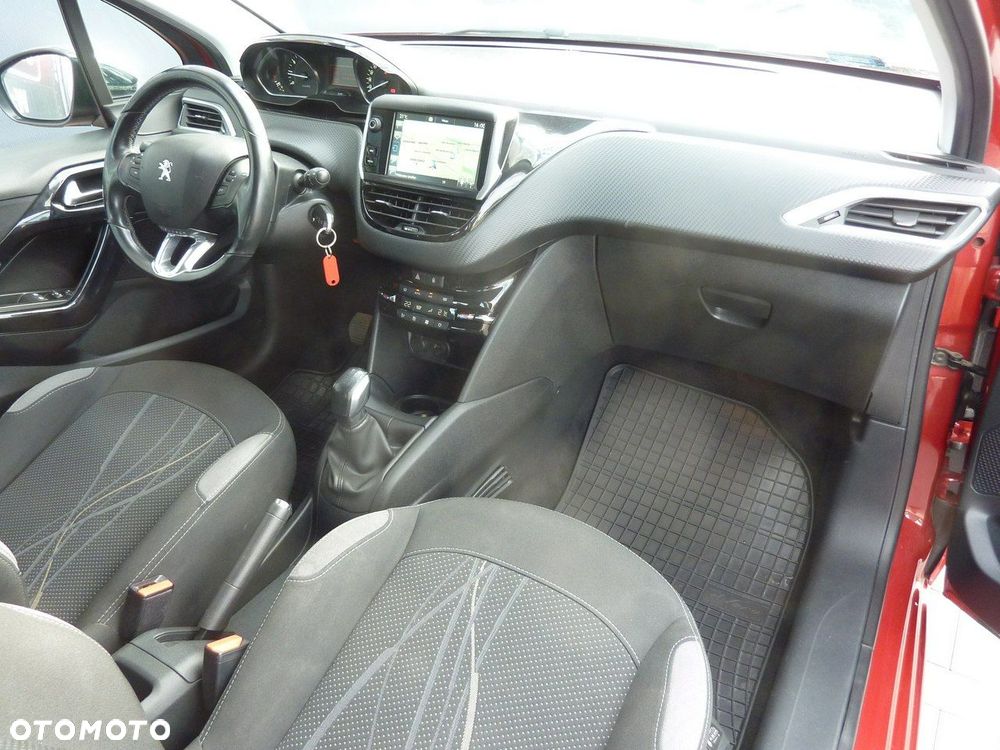 Peugeot 208 - 17