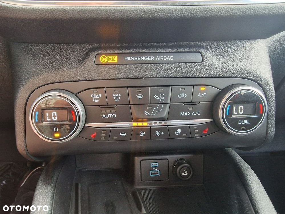 Ford Kuga 2.0 EcoBlue Hybrid TITANIUM - 30