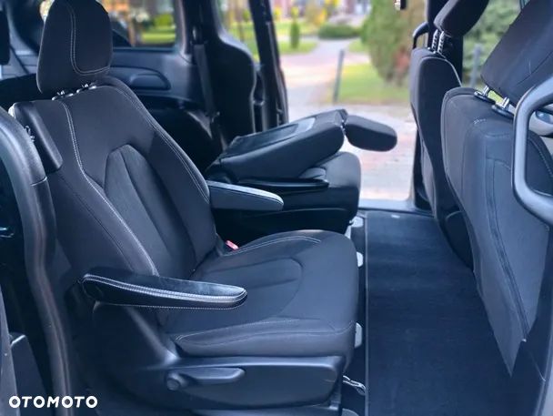 Chrysler Pacifica - 10