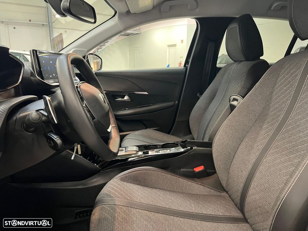 Peugeot 208 1.2 Hybrid Allure e-DCS6 - 18