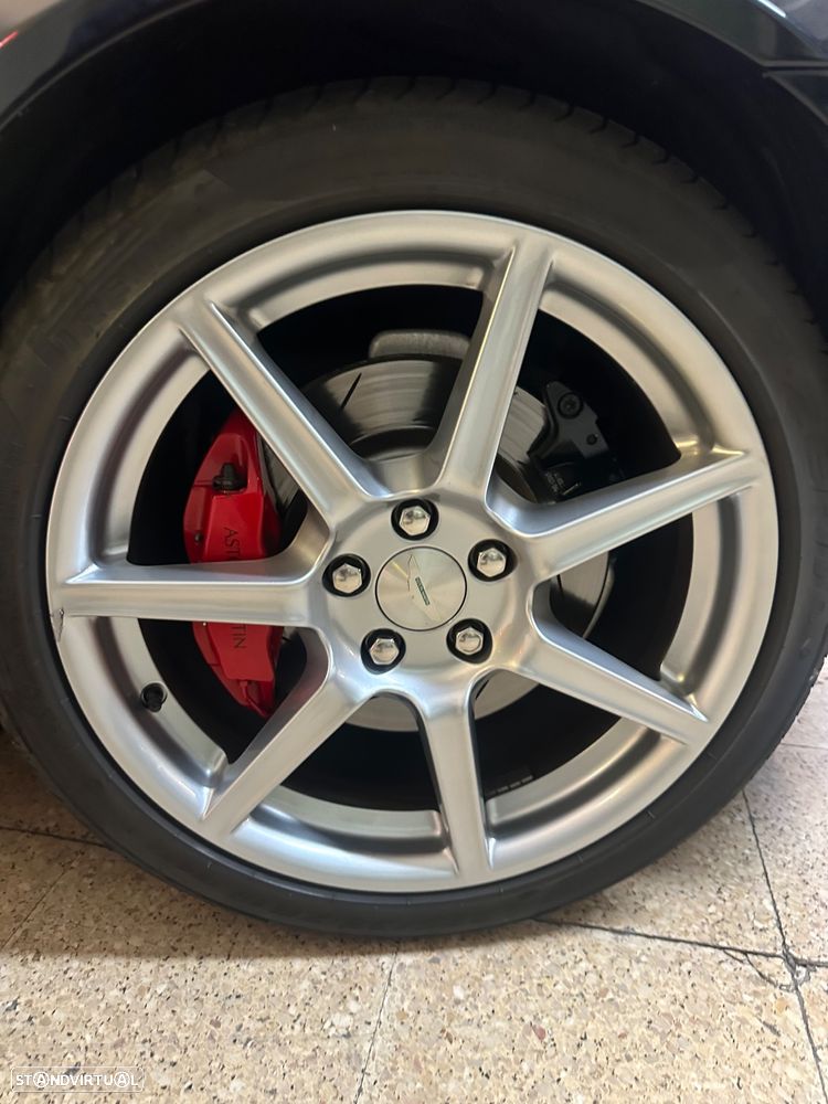 Aston Martin Vantage Roadster - 38