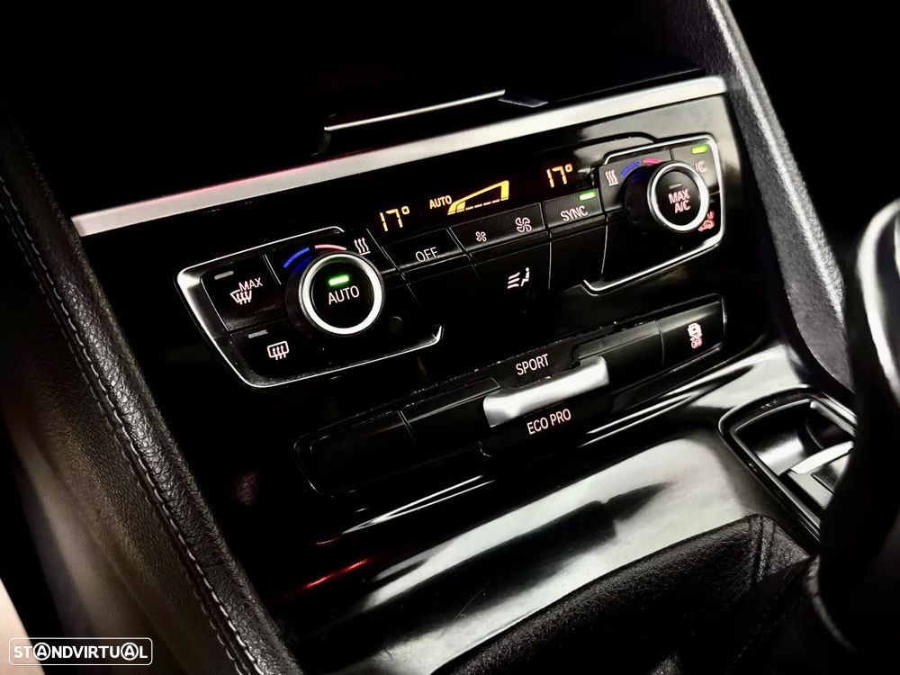 BMW 218 Active Tourer d Line Luxury - 37
