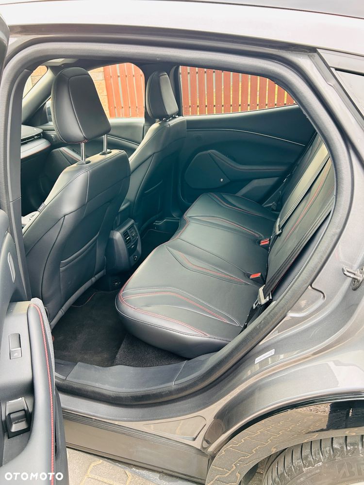 Ford Mustang Mach-E - 12