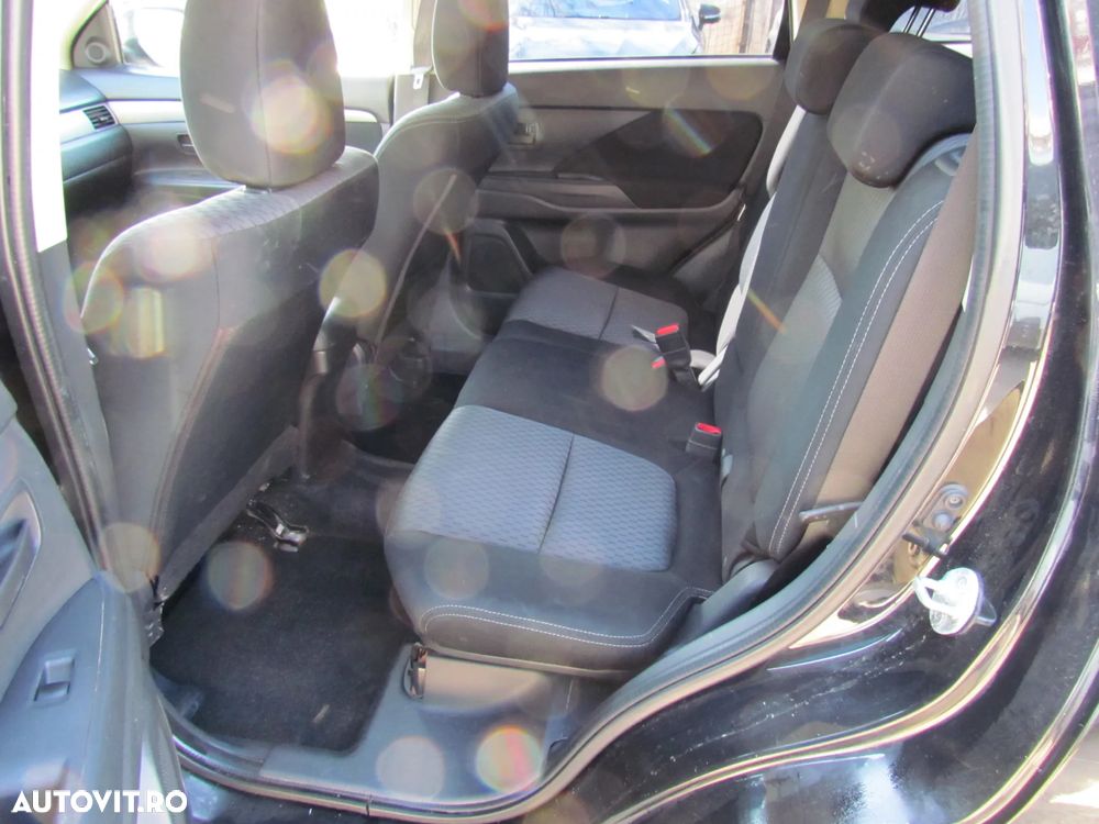 Mitsubishi Outlander 2.2 DI-D 4WD Plus - 8