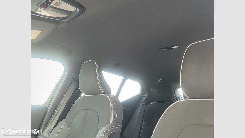 Volvo XC 40 2.0 B3 Plus Dark - 18