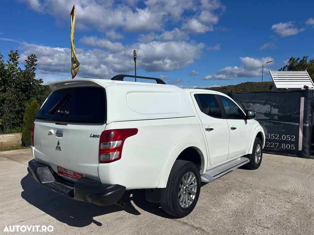 Mitsubishi L200 Double Cab 2.4 DI-D M/T Intense - 12