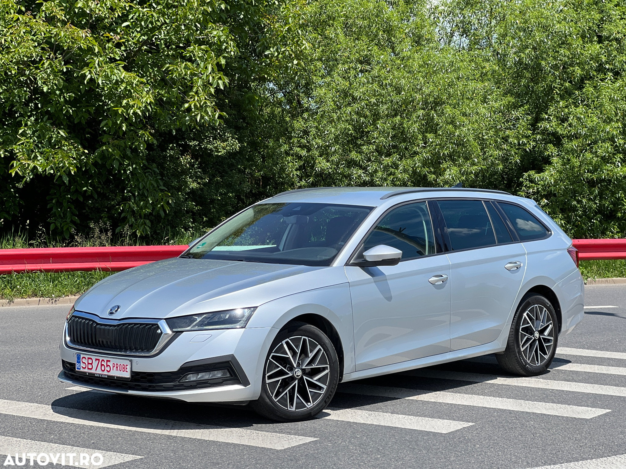Skoda Octavia 2.0 TDI DSG Selection Plus - 2