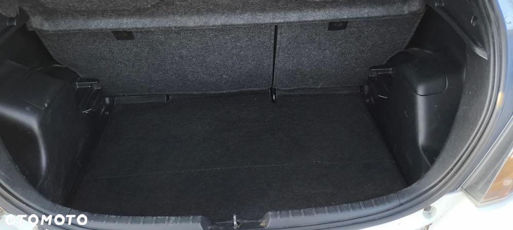 Toyota Yaris 1.0 Sol - 9