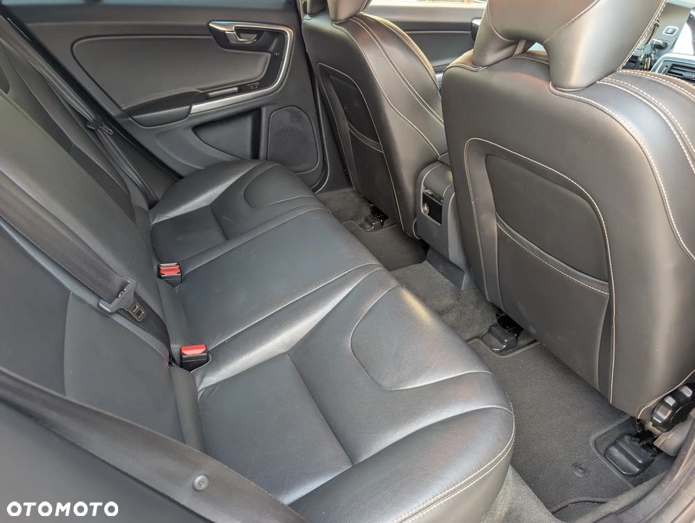 Volvo V60 D3 Geartronic Summum - 24