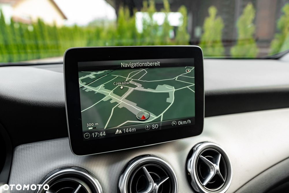 Mercedes-Benz GLA 200 7G-DCT - 38