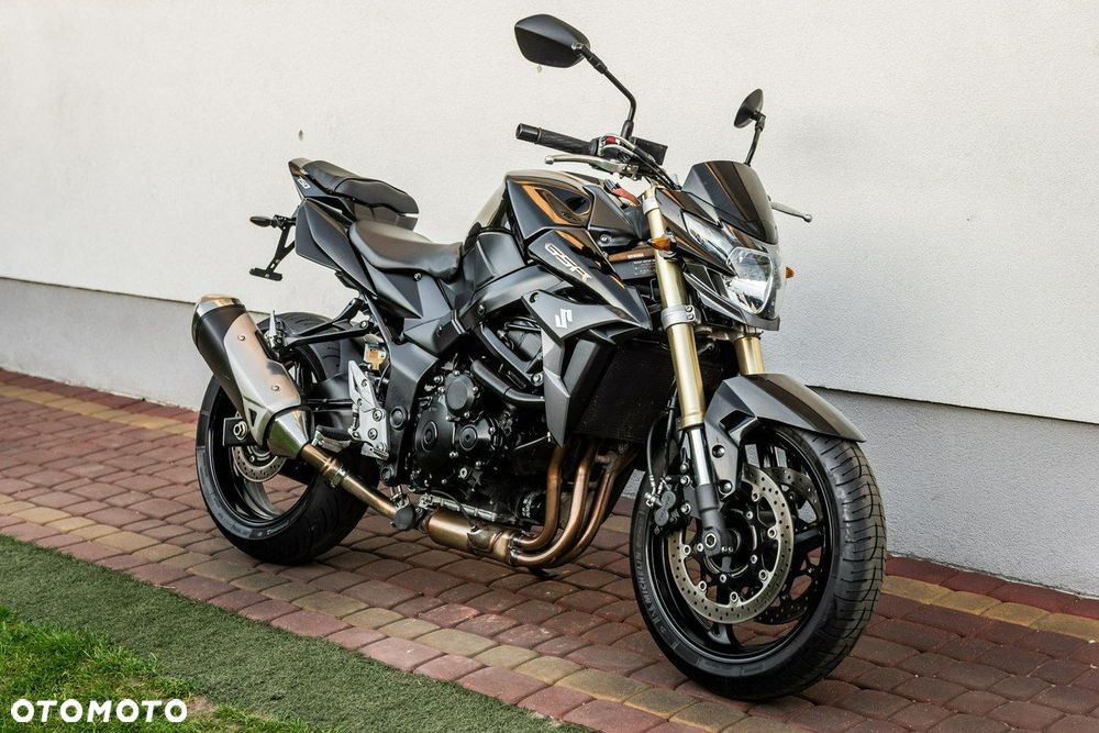 Suzuki GSR - 1