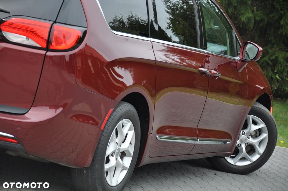 Chrysler Pacifica - 17
