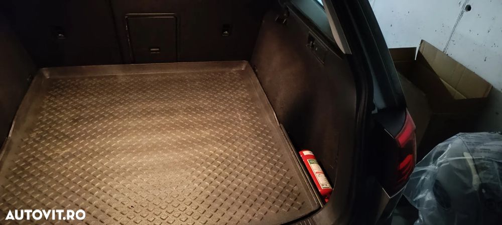 Volkswagen Golf Variant 1.6 TDI DPF Highline - 27