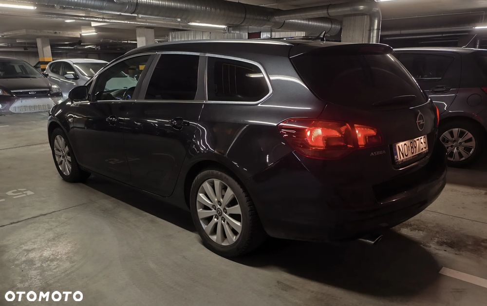 Opel Astra 2.0 CDTI Exklusiv - 11