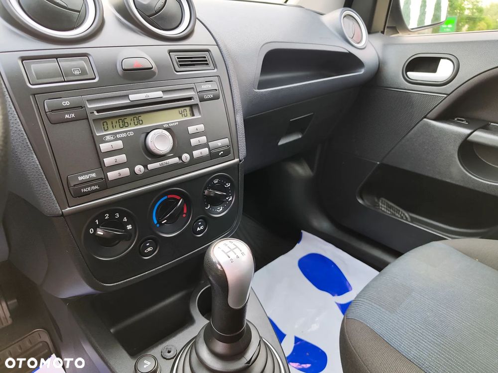Ford Fiesta 1.3 Ambiente - 8