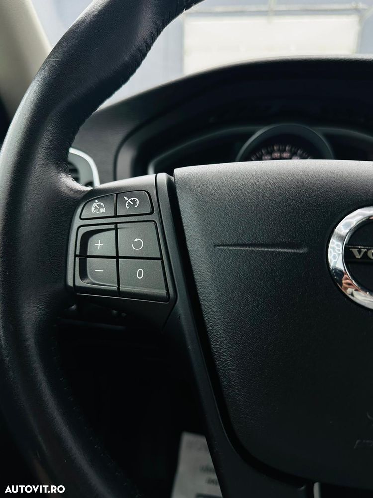 Volvo V40 D2 Kinetic - 30