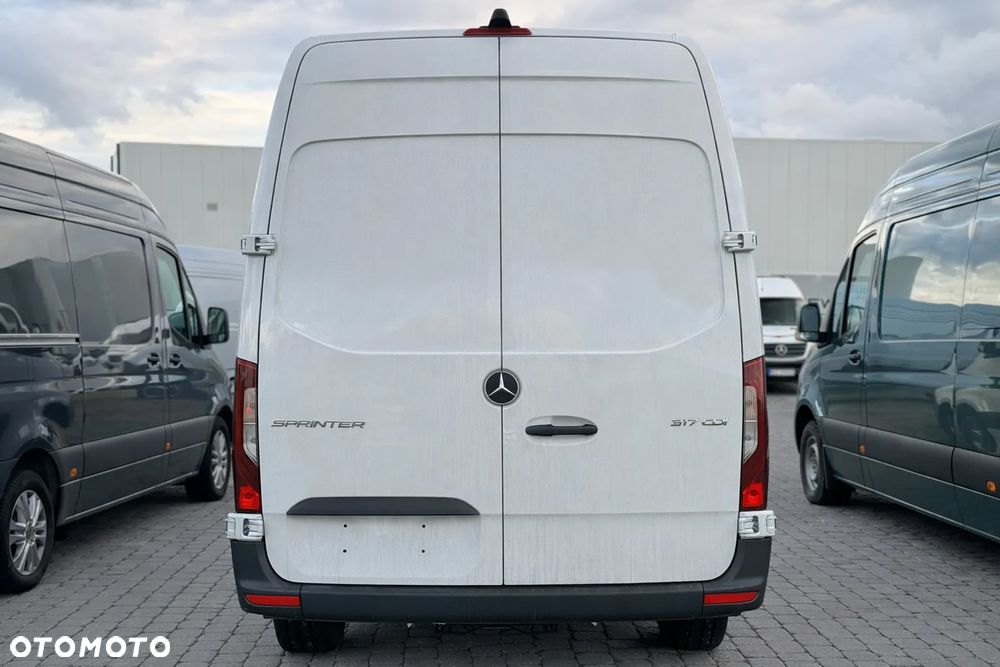 Mercedes-Benz Sprinter - 5