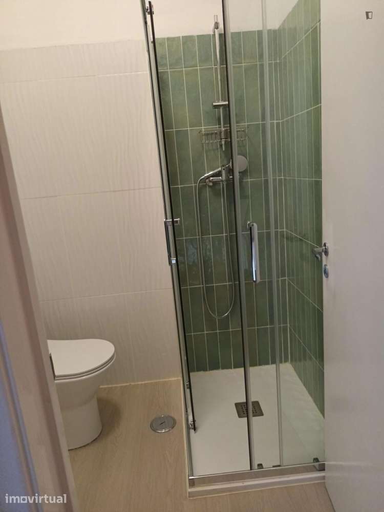 Quarto - localizado em Campo Grande Lisbon - Grande imagem: 4/13