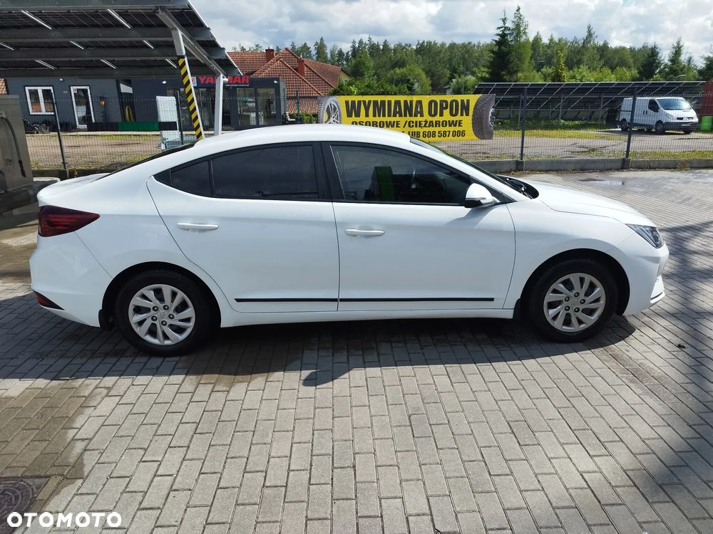 Hyundai Elantra 1.6 Classic Plus - 5