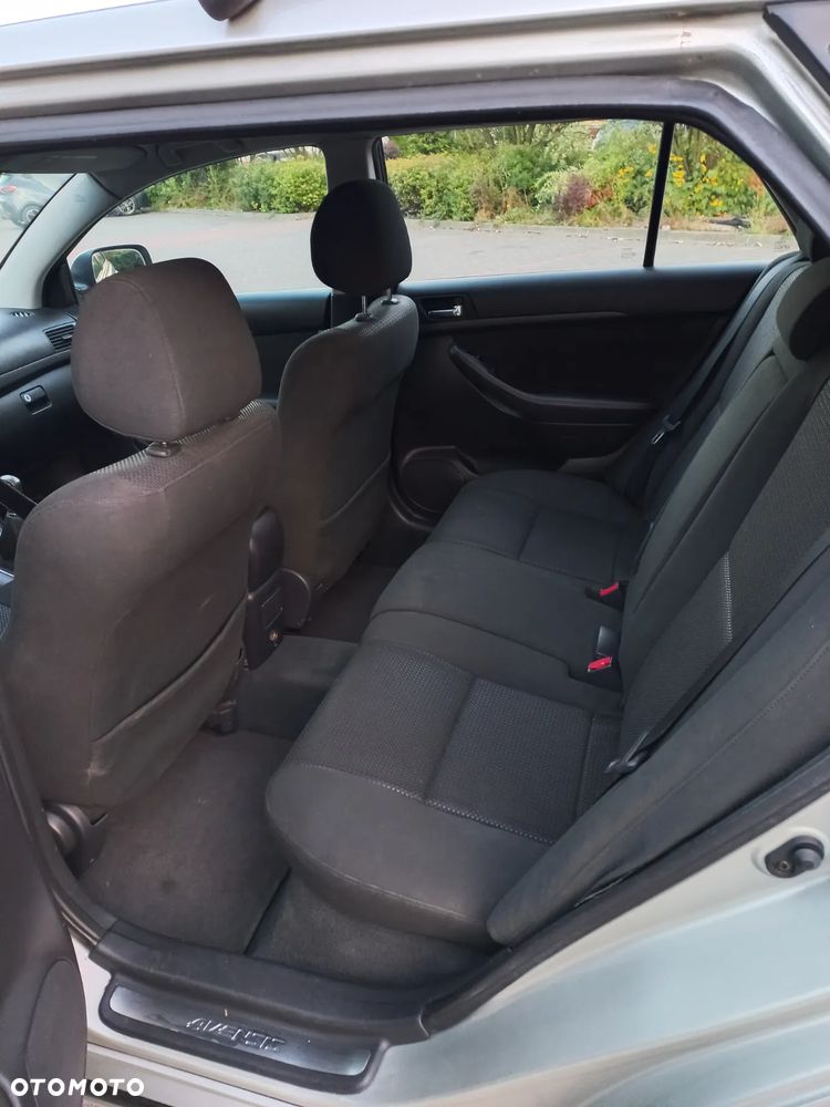 Toyota Avensis 1.8 VVT-i Luna - 21