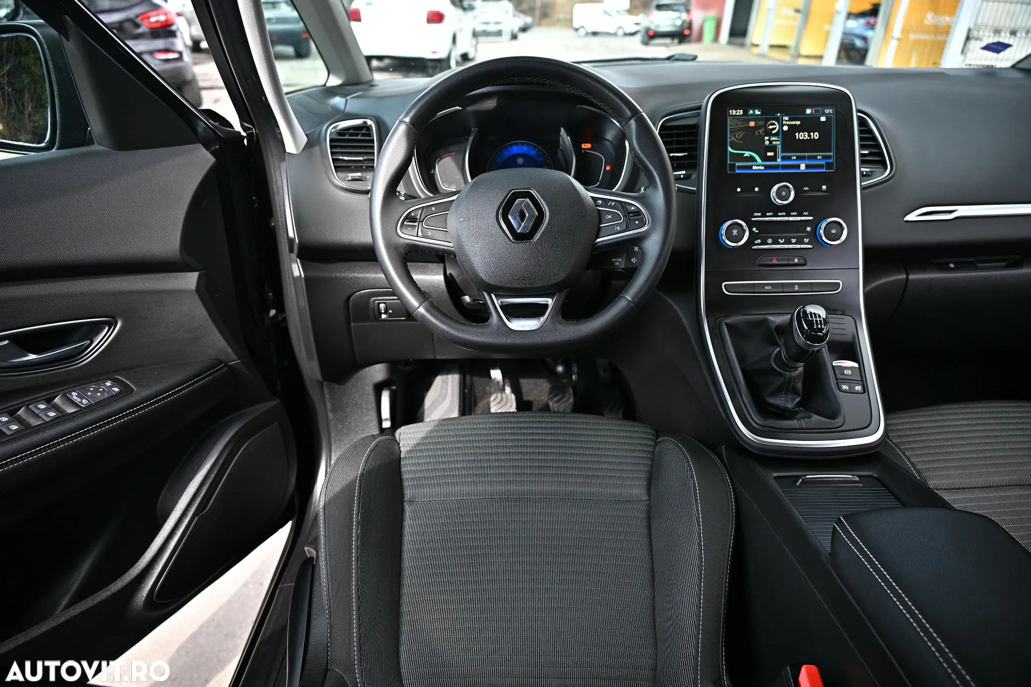Renault Scenic BLUE dCi 120 BUSINESS EDITION - 21