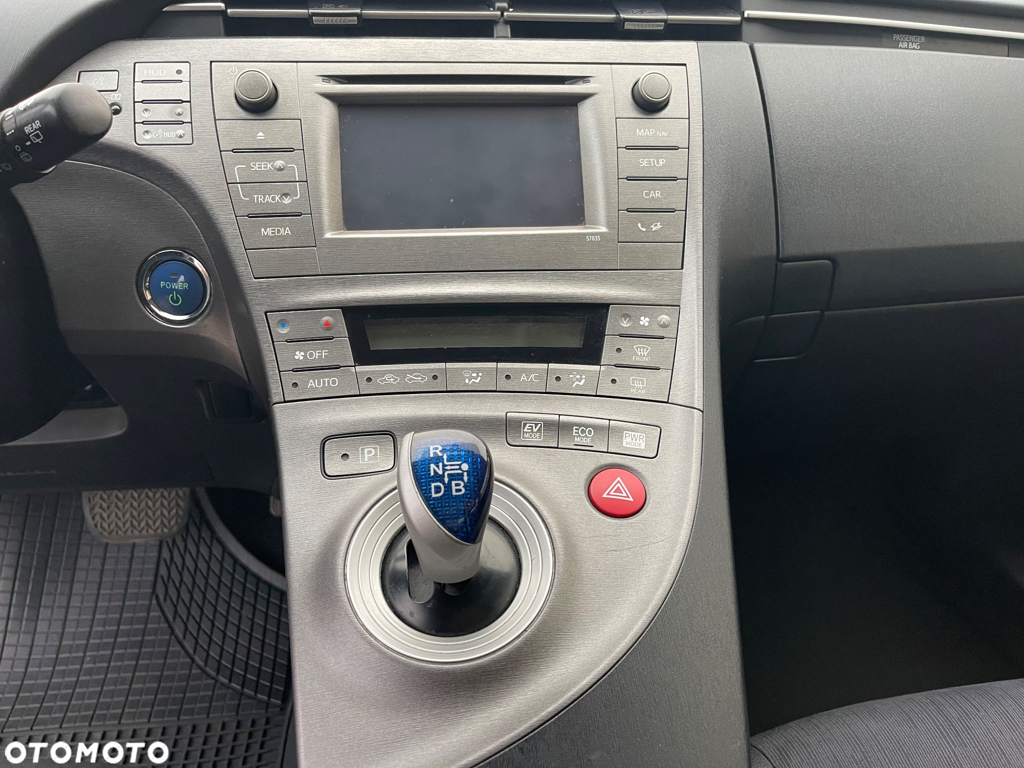Toyota Prius 1.8 HSD Premium - 16
