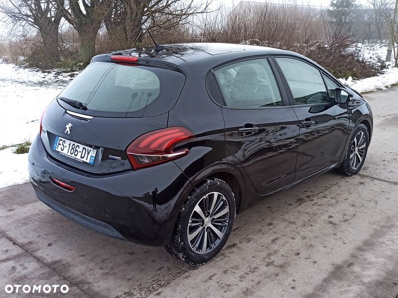 Peugeot 208 - 4