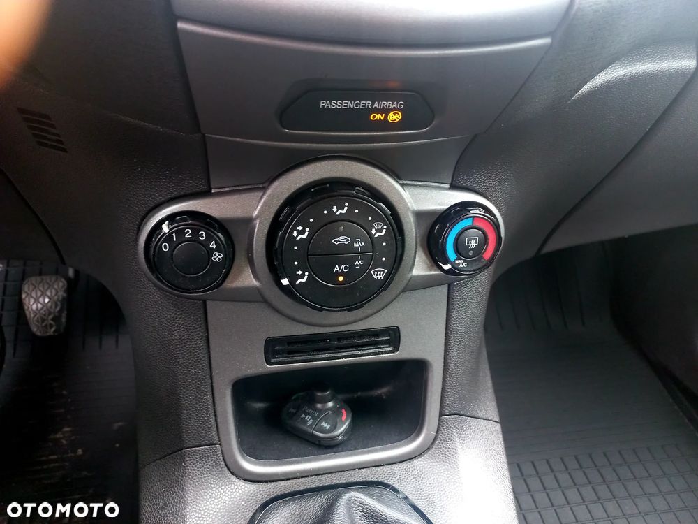 Ford Fiesta 1.25 Celebration - 15