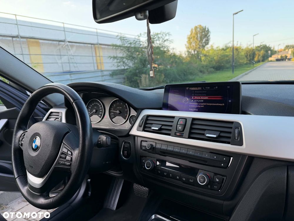 BMW Seria 3 320i xDrive - 14