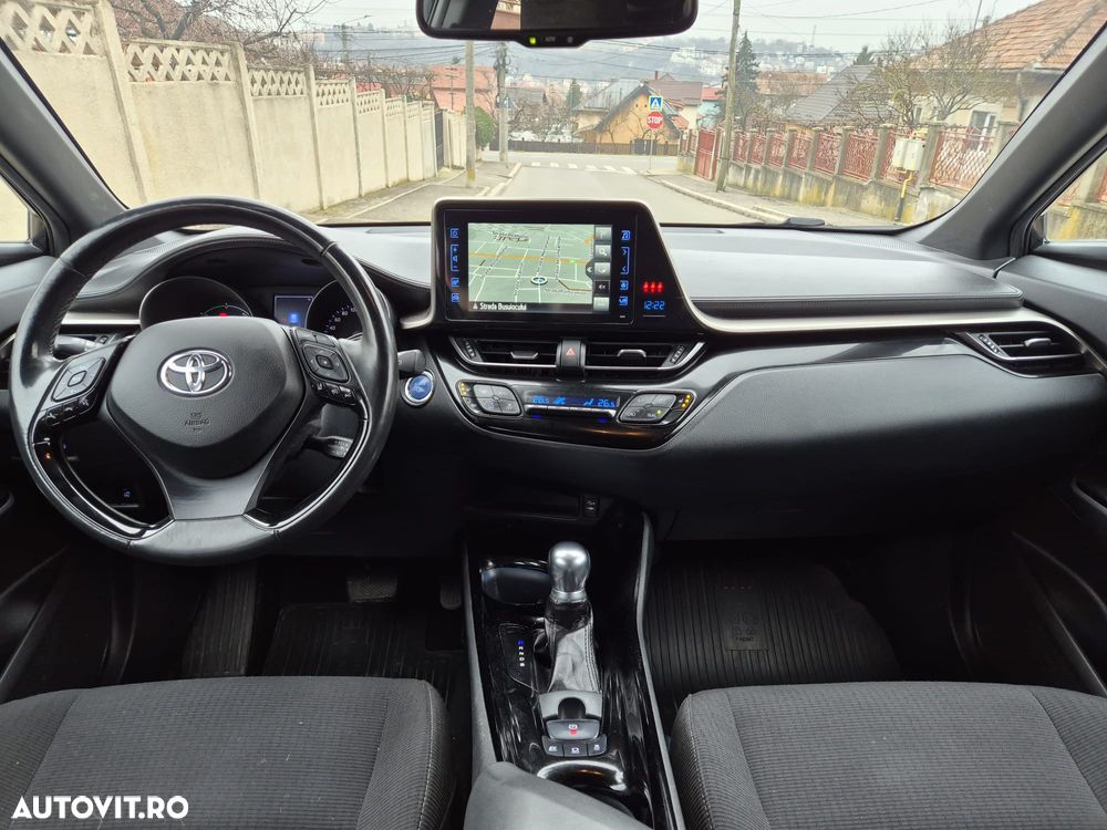 Toyota C-HR Hybrid Style - 24