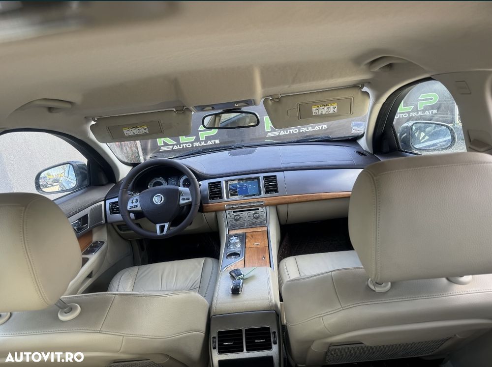 Jaguar XF 2.7 V6 Diesel Luxury - 8