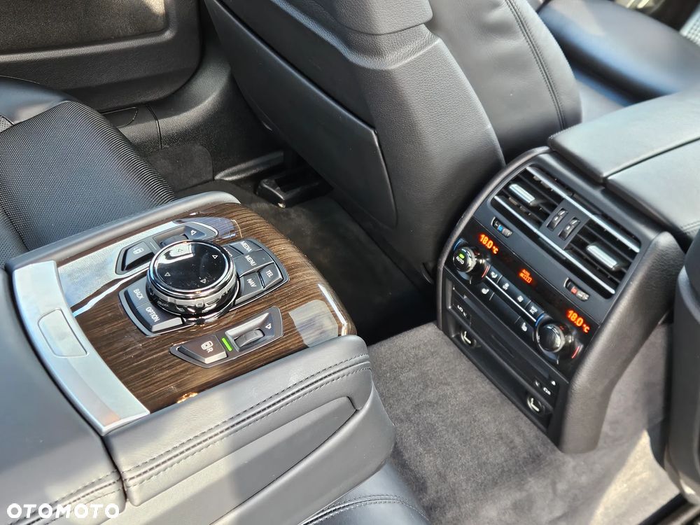 BMW Seria 7 750i xDrive Edition Exclusive - 17