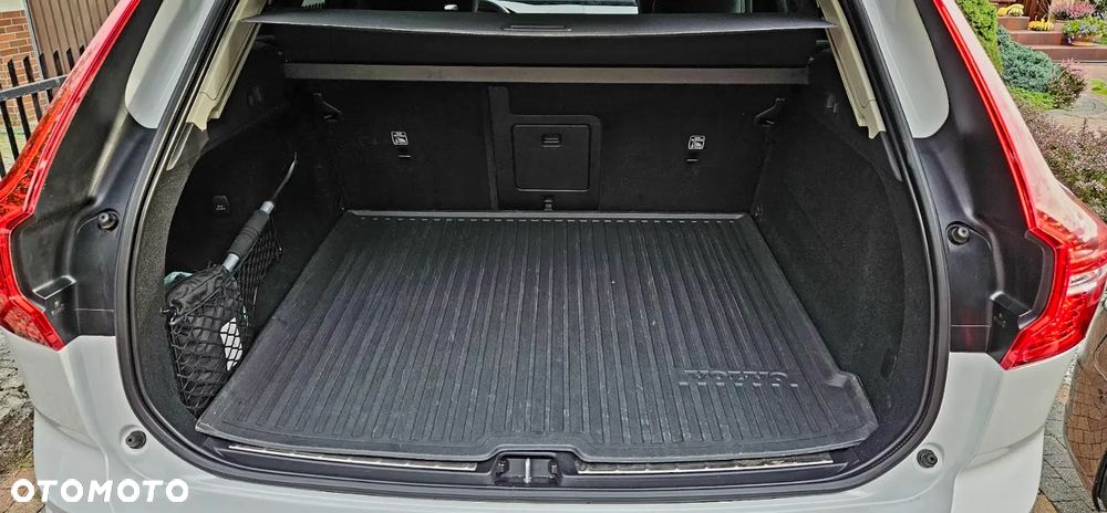 Volvo XC 60 B4 D AWD Plus Dark - 3