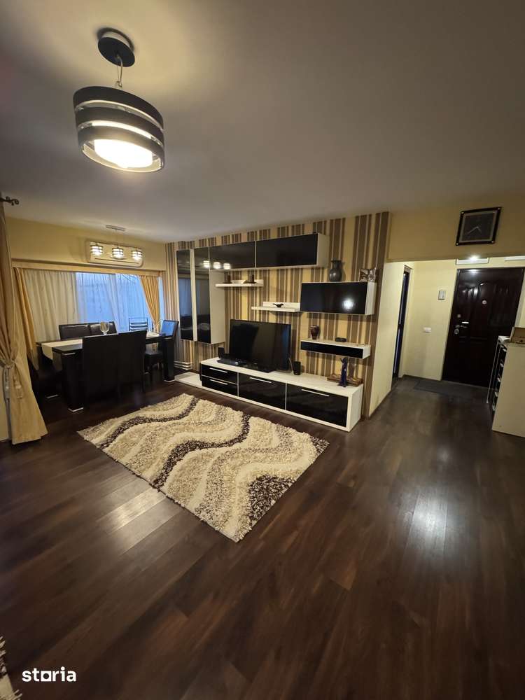 Vand apartament 4 camere decomandat ultracentral - Imagine principală: 3/10
