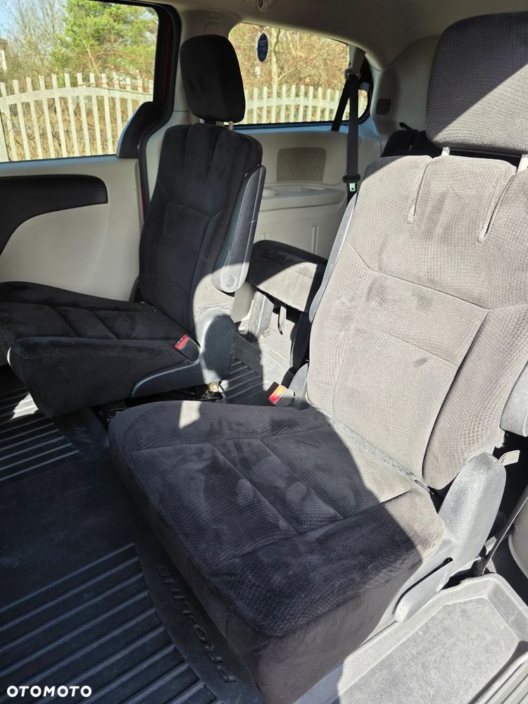 Dodge Grand Caravan - 2