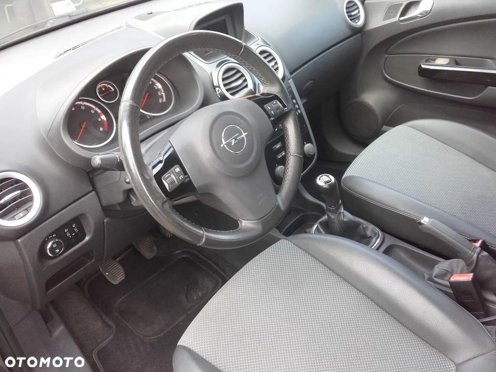 Opel Corsa 1.4 16V Cosmo - 16