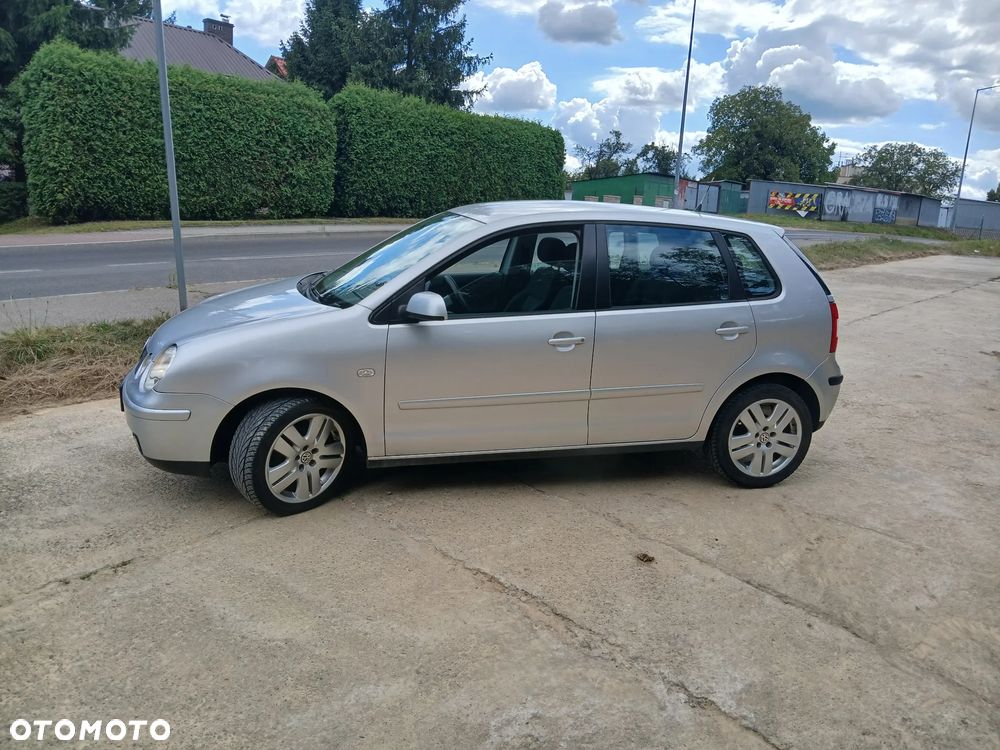 Volkswagen Polo 1.4 16V Trendline - 2